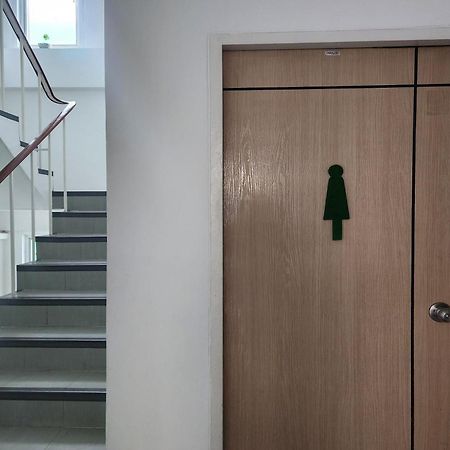 Ease Hostel Bangkok Exterior photo