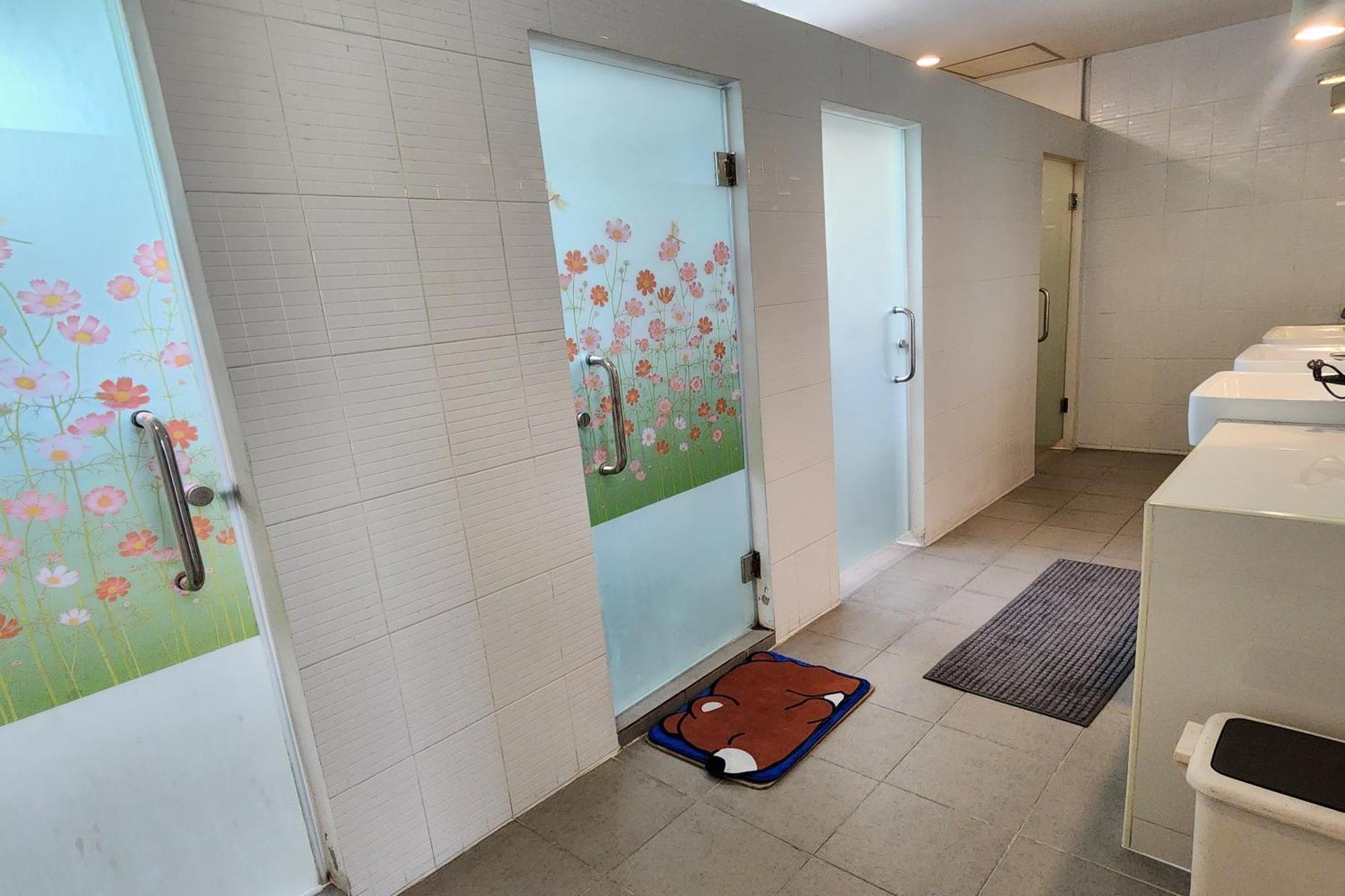 Ease Hostel Bangkok Exterior photo