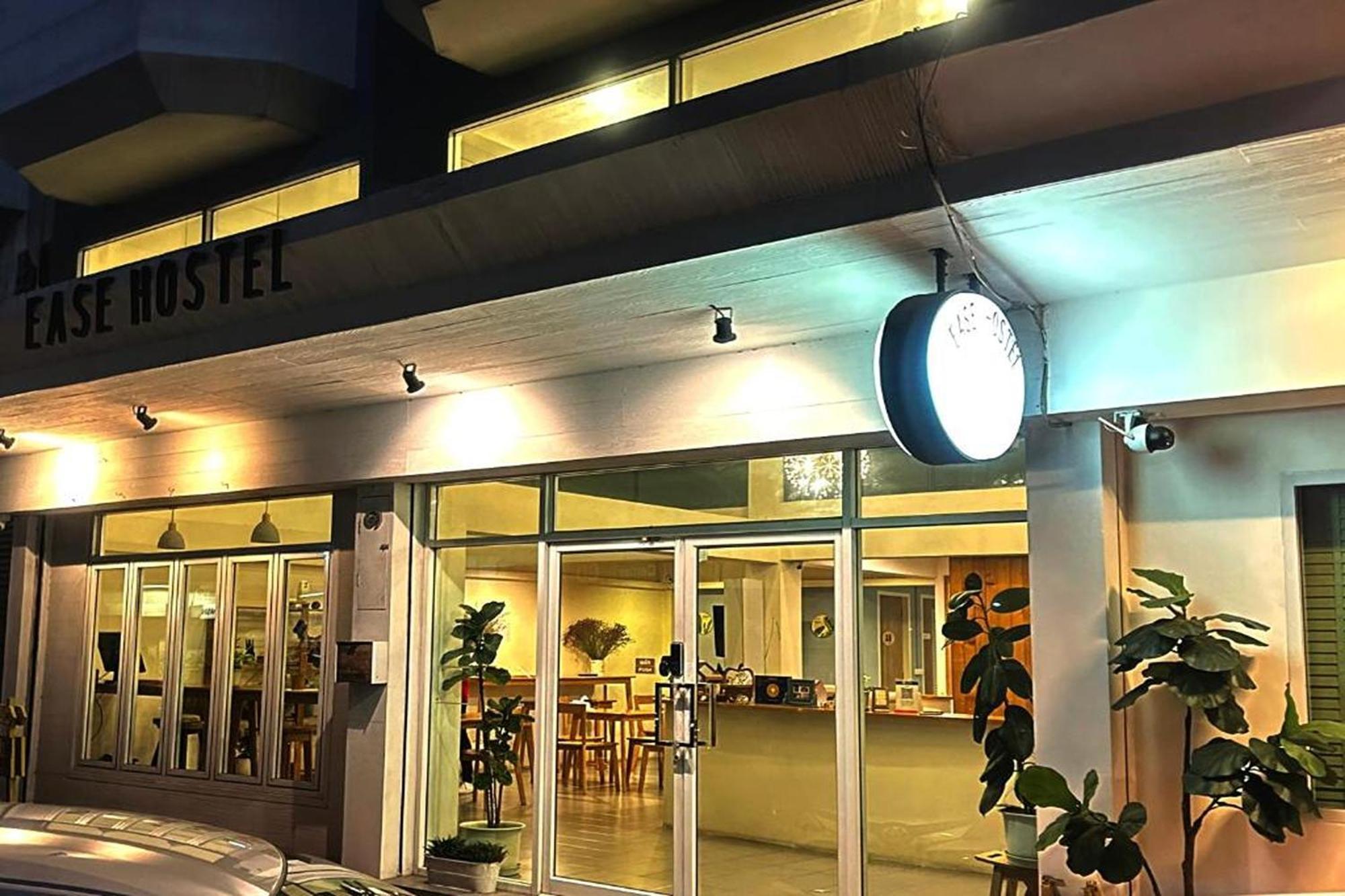 Ease Hostel Bangkok Exterior photo